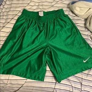 Nike shorts green (Size M)